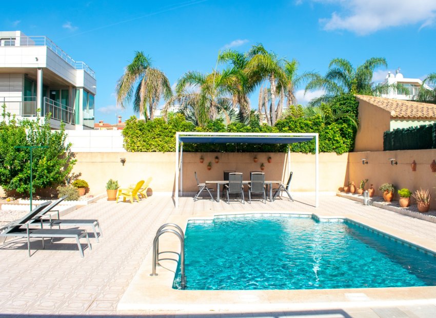 Resale - Villa - Orihuela Costa - La Zenia