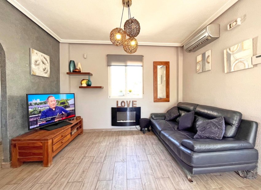 Resale - Villa - Orihuela Costa - La Zenia