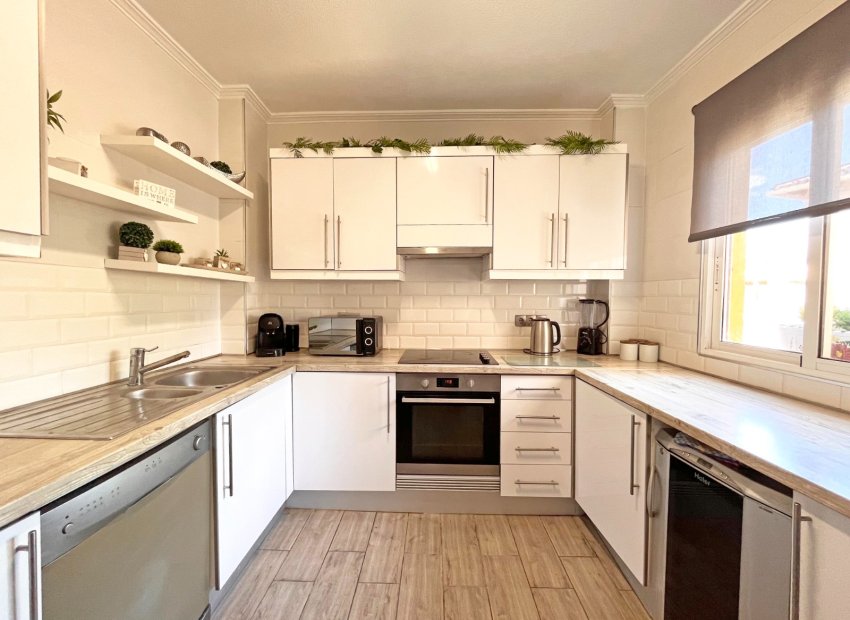 Resale - Villa - Orihuela Costa - La Zenia