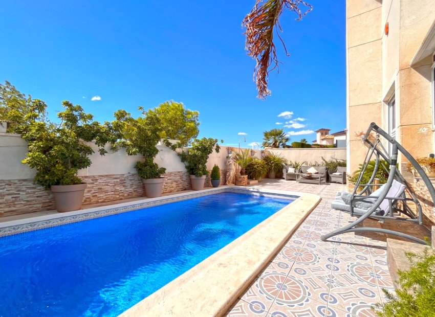 Resale - Villa - Orihuela Costa - La Zenia