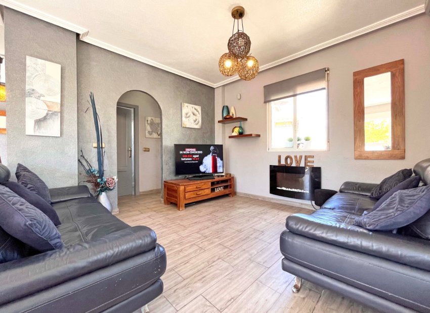 Resale - Villa - Orihuela Costa - La Zenia