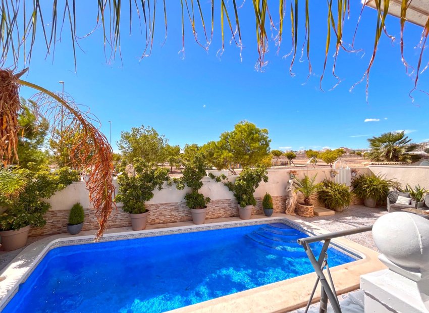 Resale - Villa - Orihuela Costa - La Zenia