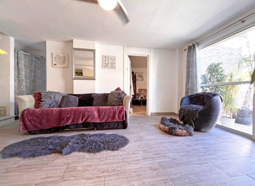 Resale - Villa - Orihuela Costa - La Zenia