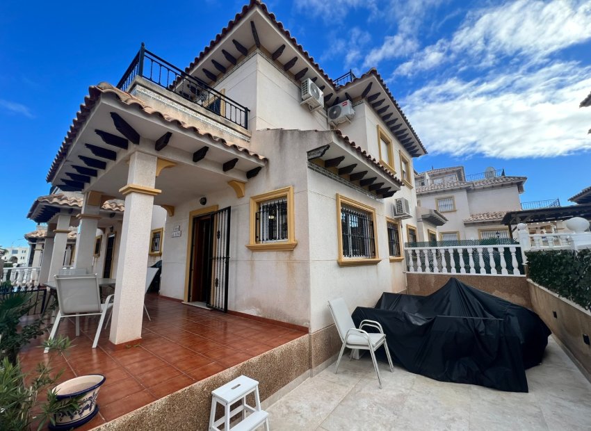 Resale - Villa - Orihuela Costa - La Zenia