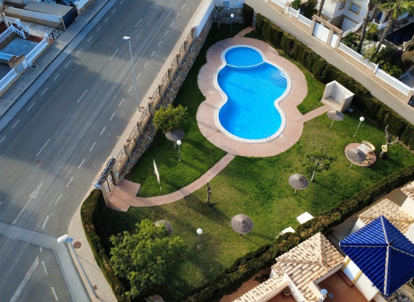 Resale - Villa - Orihuela Costa - La Zenia