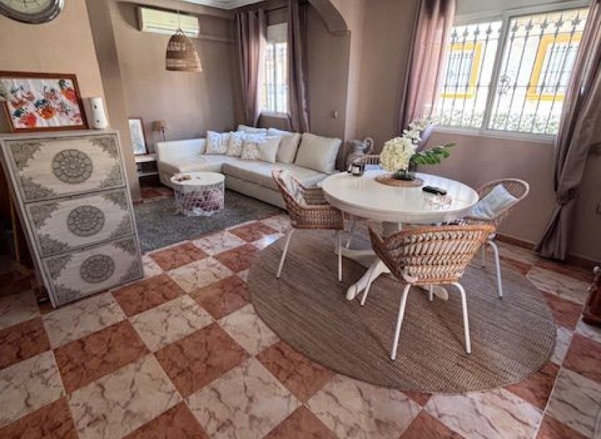 Resale - Villa - Orihuela Costa - La Zenia