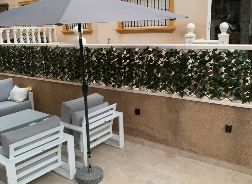 Resale - Villa - Orihuela Costa - La Zenia