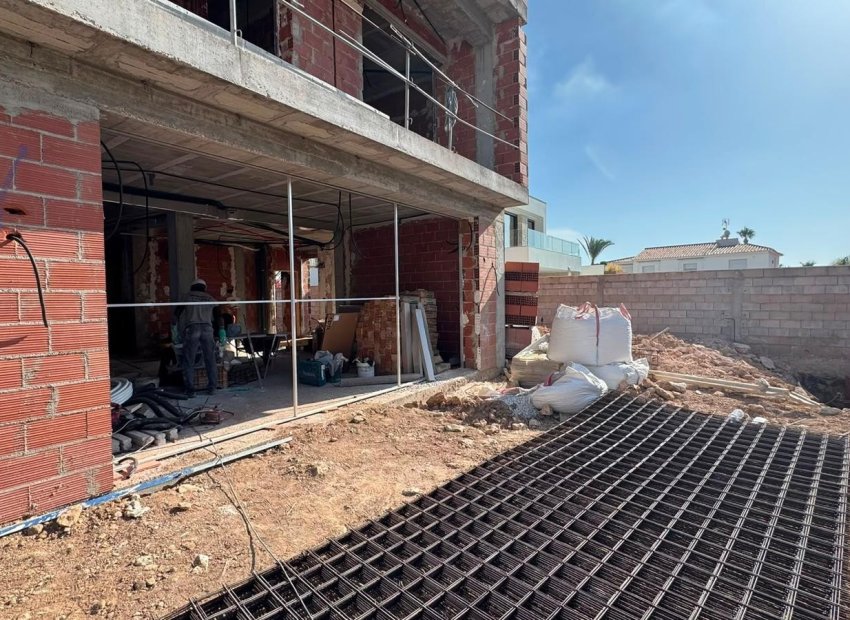 Resale - Villa - Orihuela Costa - La Zenia