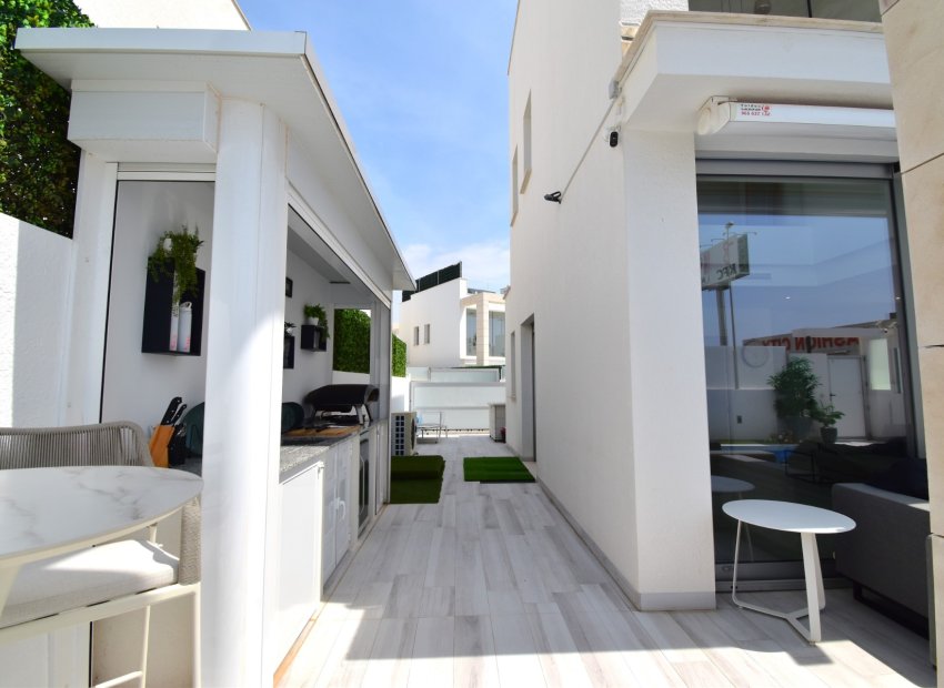 Resale - Villa - Orihuela Costa - Lomas De Cabo Roig