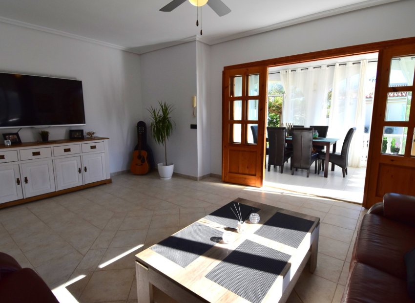 Resale - Villa - Orihuela Costa - Los Balcones