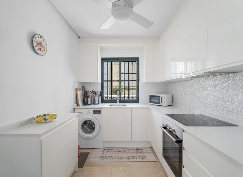 Resale - Villa - Orihuela Costa - Los Dolses