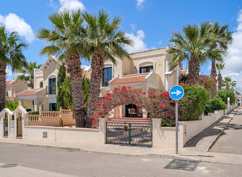 Resale - Villa - Orihuela Costa - Los Dolses