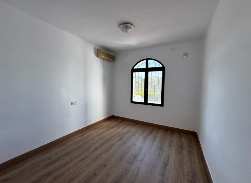 Resale - Villa - Orihuela Costa - Los Dolses