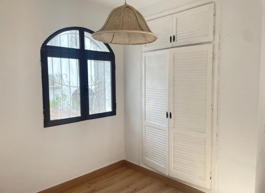 Resale - Villa - Orihuela Costa - Los Dolses