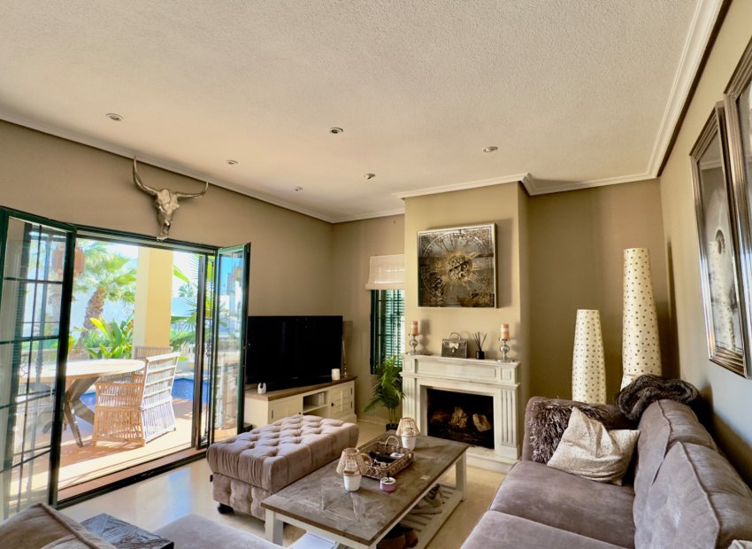 Resale - Villa * - Orihuela Costa - Los Dolses