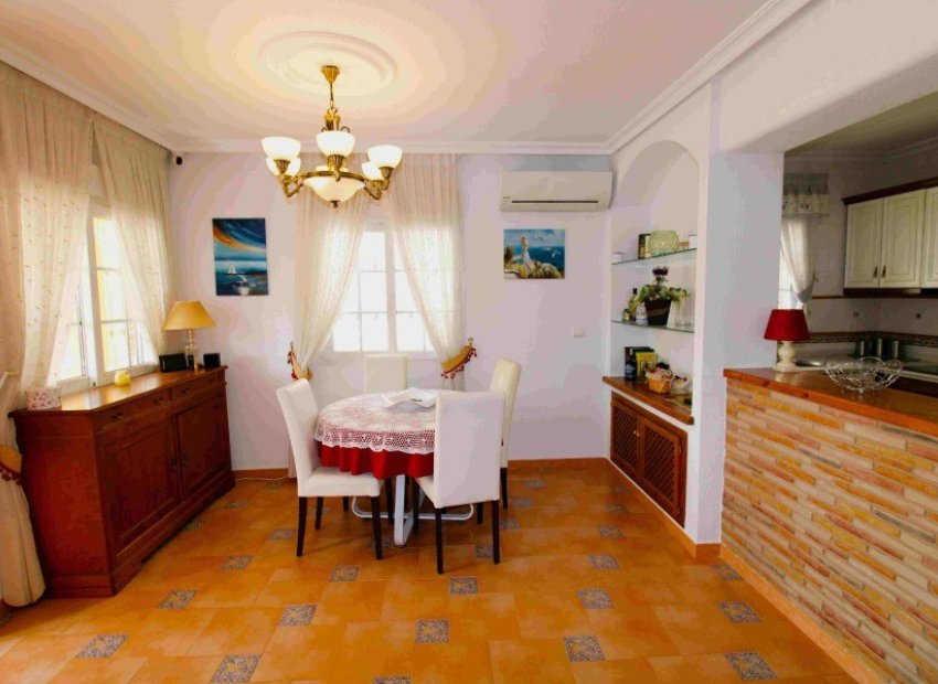 Resale - Villa - Orihuela Costa - Los Dolses