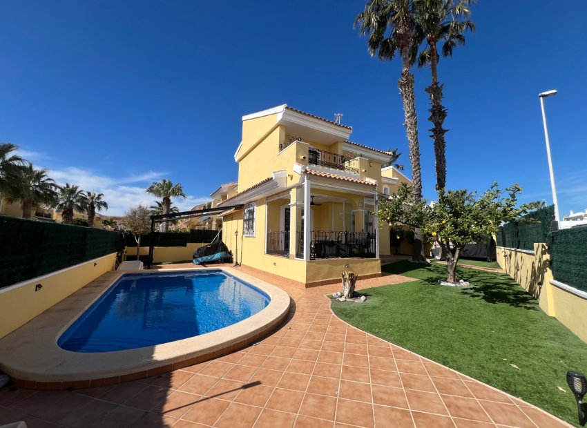 Resale - Villa - Orihuela Costa - Los Dolses
