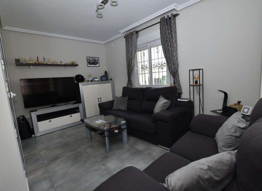 Resale - Villa - Orihuela Costa - Los Dolses