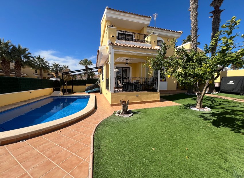 Resale - Villa - Orihuela Costa - Los Dolses