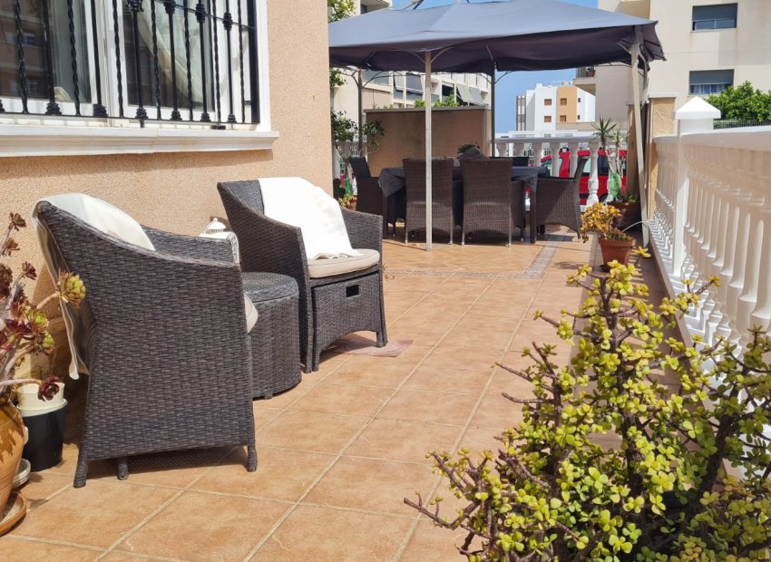 Resale - Villa - Orihuela Costa - Los Dolses