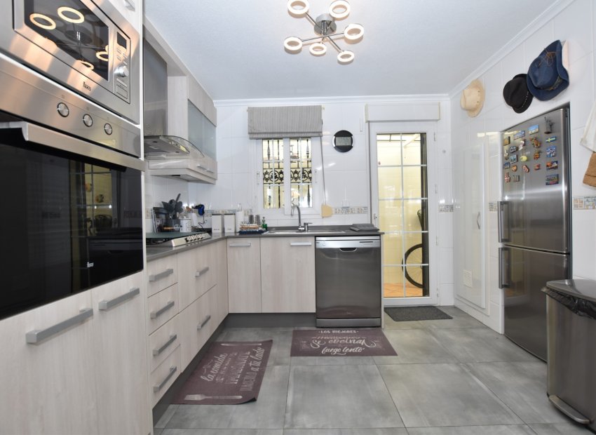 Resale - Villa - Orihuela Costa - Los Dolses