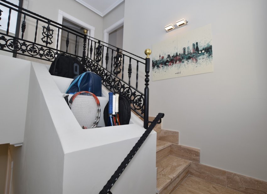Resale - Villa - Orihuela Costa - Los Dolses