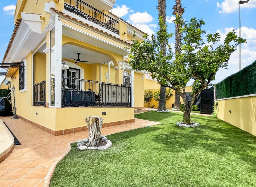 Resale - Villa - Orihuela Costa - Los Dolses
