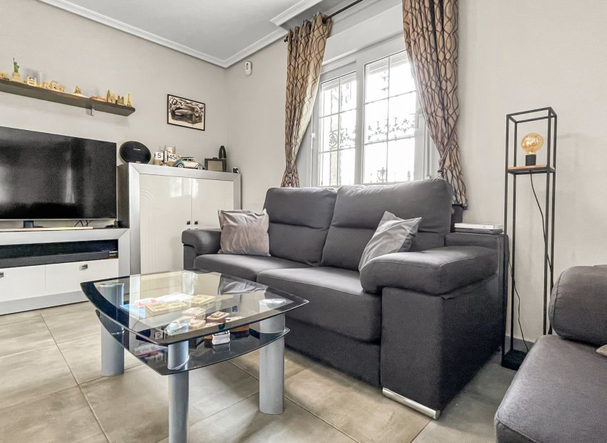 Resale - Villa - Orihuela Costa - Los Dolses