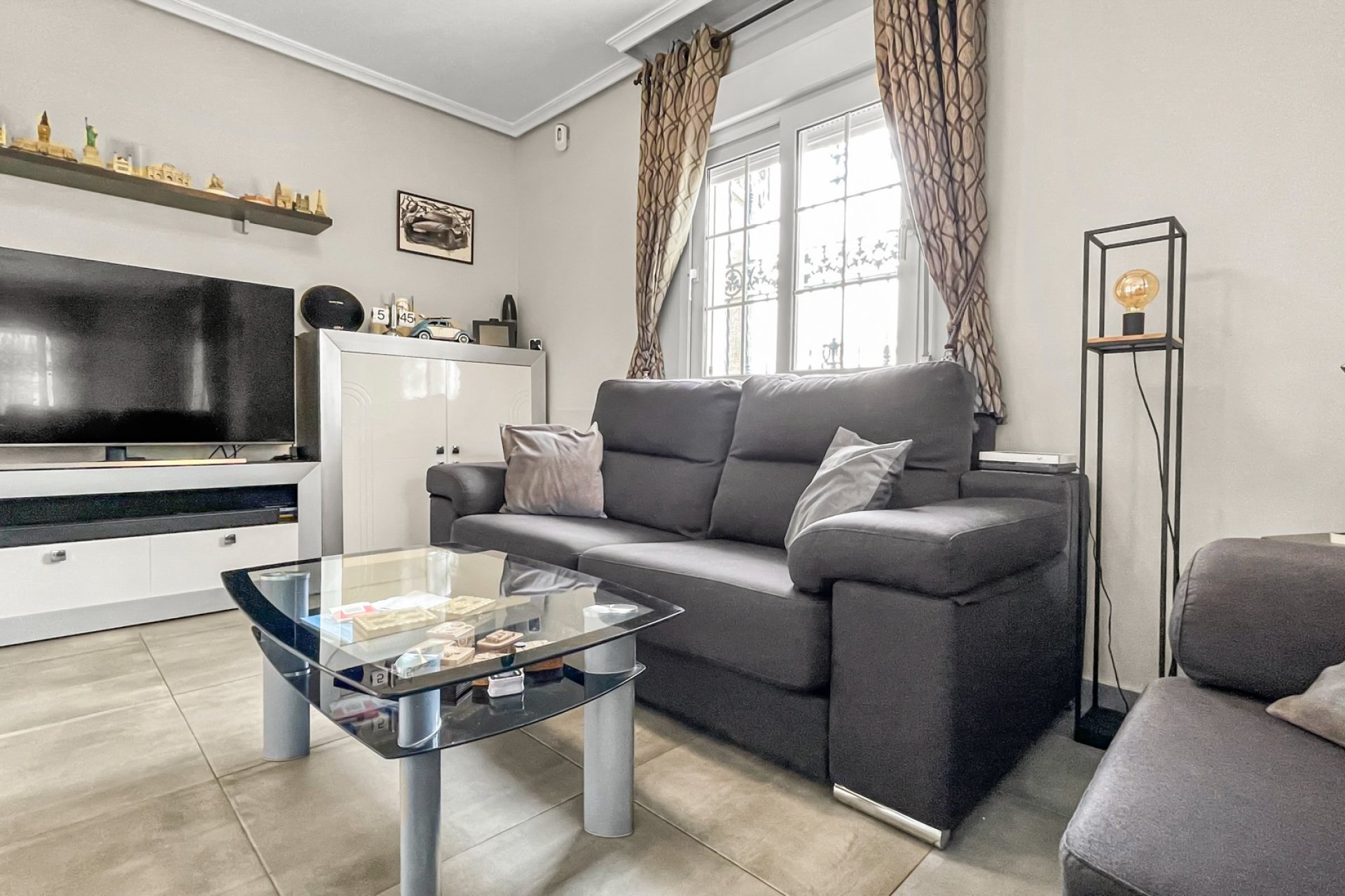 Resale - Villa - Orihuela Costa - Los Dolses