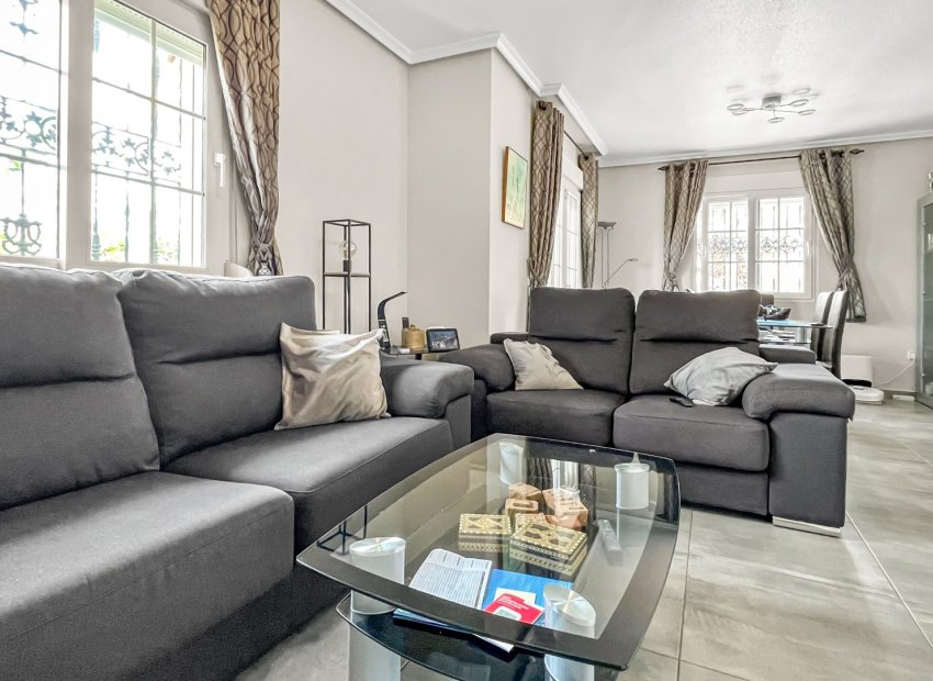 Resale - Villa - Orihuela Costa - Los Dolses