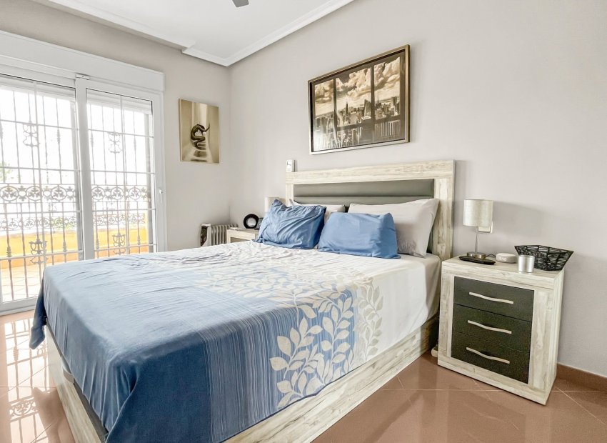 Resale - Villa - Orihuela Costa - Los Dolses