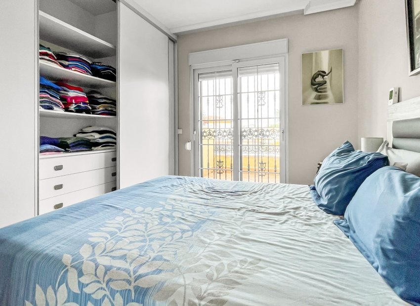 Resale - Villa - Orihuela Costa - Los Dolses