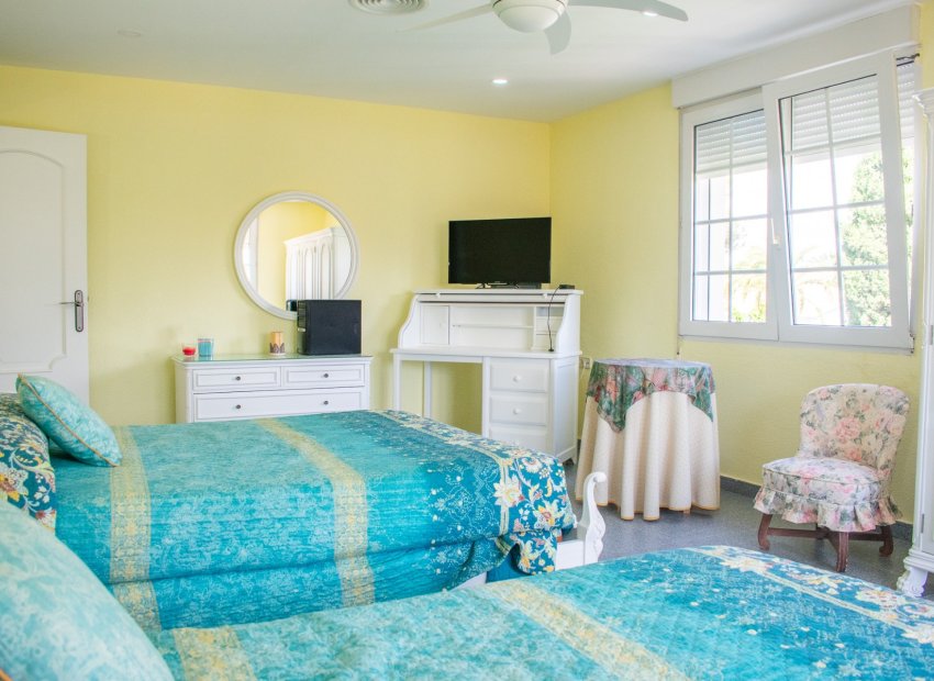 Resale - Villa - Orihuela Costa - MUY CERCA DE LA PLAYA