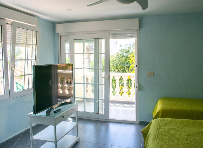 Resale - Villa - Orihuela Costa - MUY CERCA DE LA PLAYA