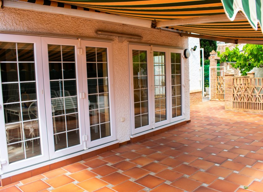 Resale - Villa - Orihuela Costa - MUY CERCA DE LA PLAYA