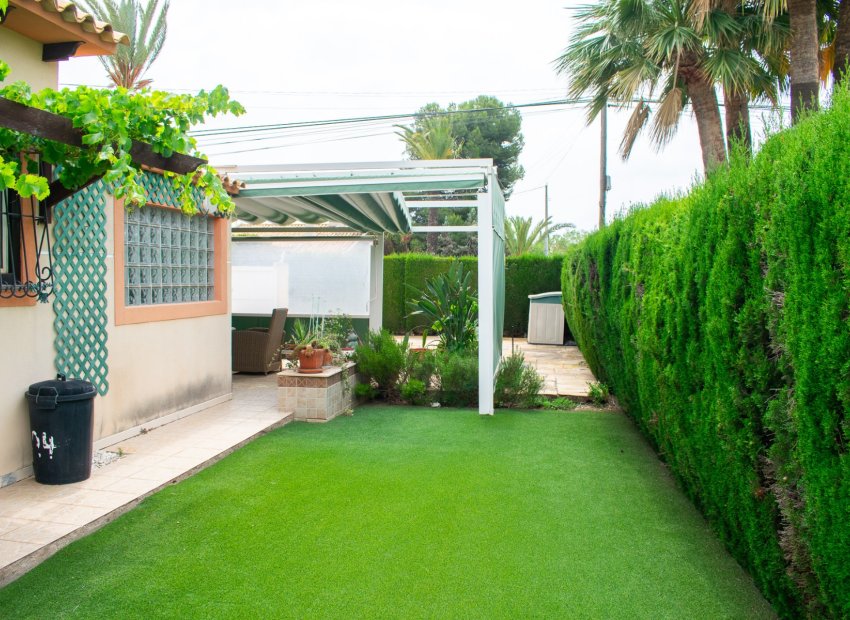 Resale - Villa - Orihuela Costa - MUY CERCA DE LA PLAYA