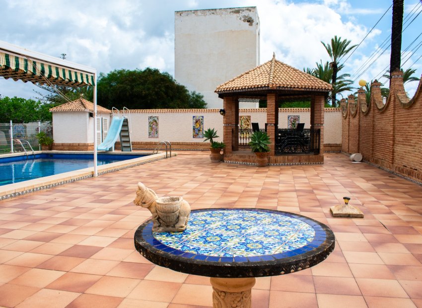 Resale - Villa - Orihuela Costa - MUY CERCA DE LA PLAYA