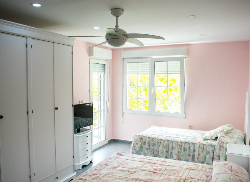 Resale - Villa - Orihuela Costa - MUY CERCA DE LA PLAYA