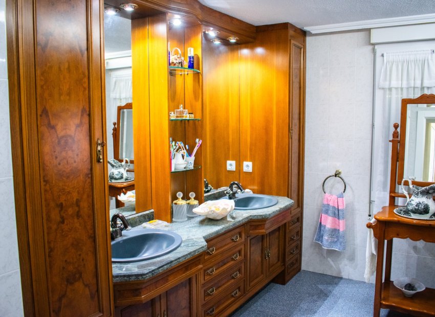 Resale - Villa - Orihuela Costa - MUY CERCA DE LA PLAYA