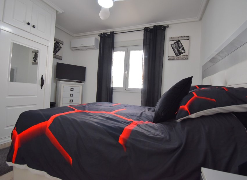 Resale - Villa - Orihuela Costa - Playa Flamenca
