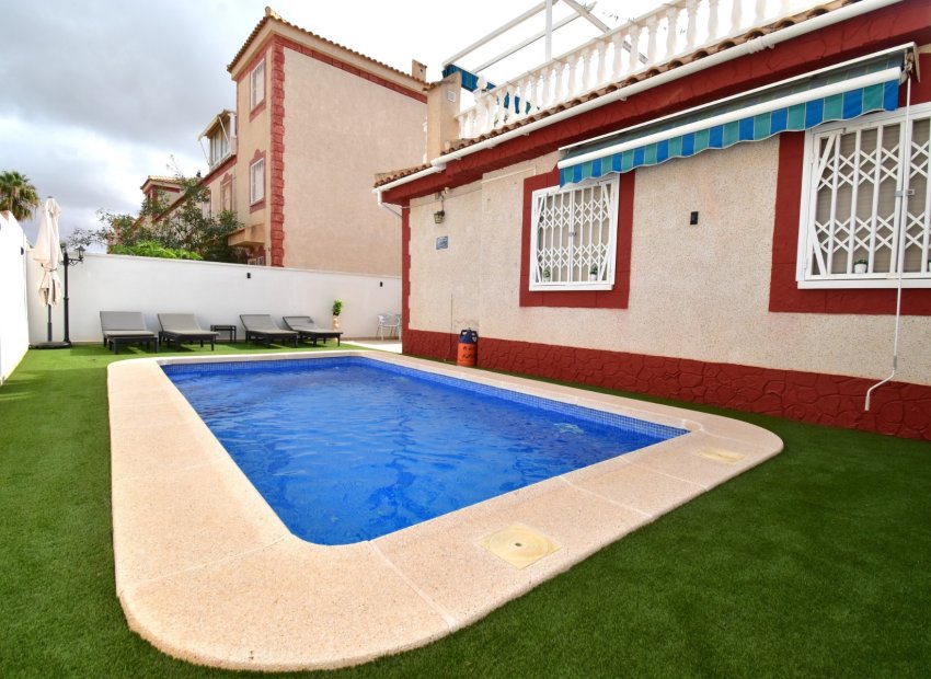 Resale - Villa - Orihuela Costa - Playa Flamenca