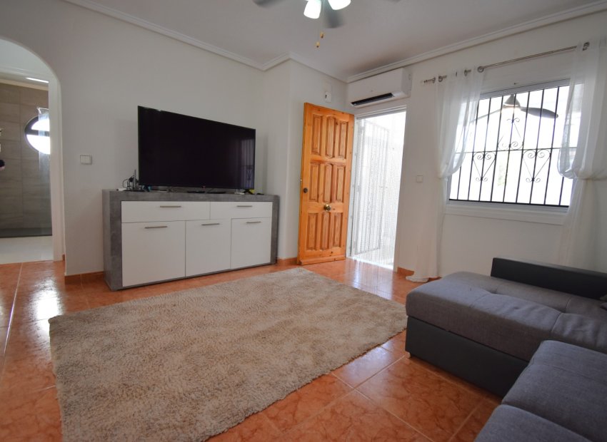 Resale - Villa - Orihuela Costa - Playa Flamenca