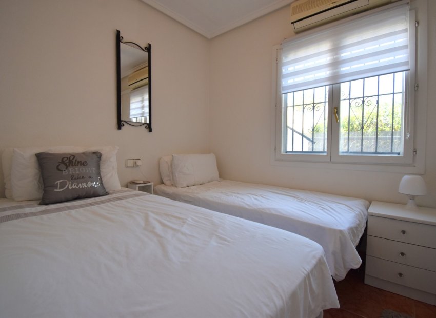 Resale - Villa - Orihuela Costa - Playa Flamenca