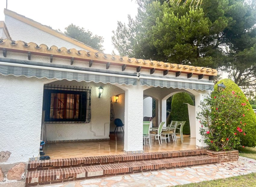 Resale - Villa - Orihuela Costa - Punta Prima