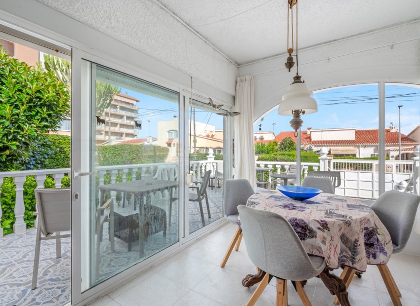 Resale - Villa - Orihuela Costa - Punta Prima