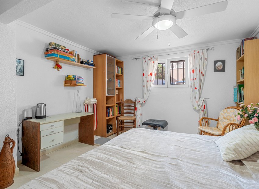 Resale - Villa - Orihuela Costa - Punta Prima