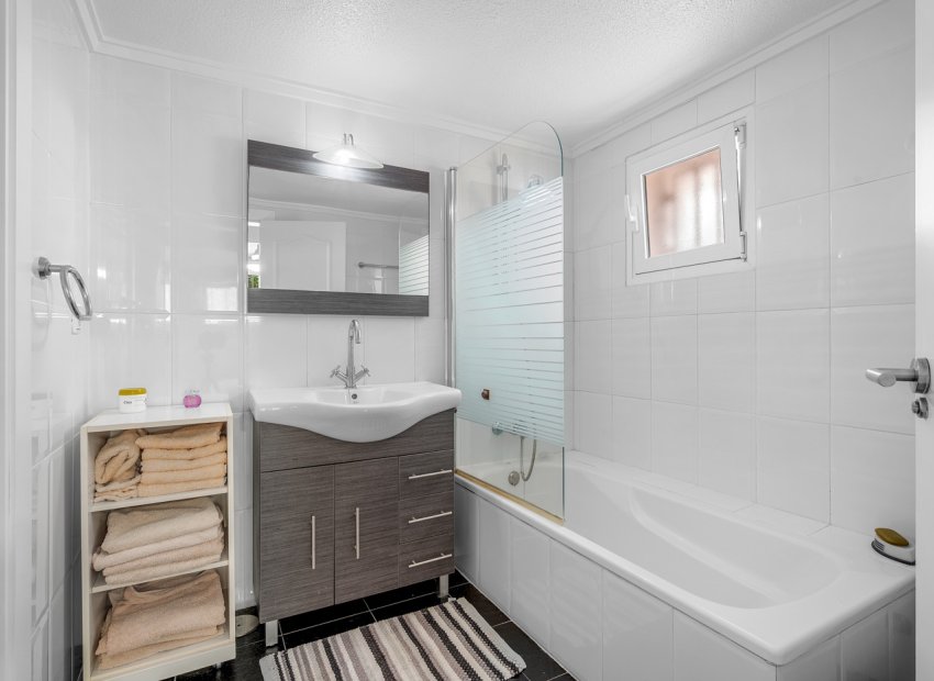 Resale - Villa - Orihuela Costa - Punta Prima