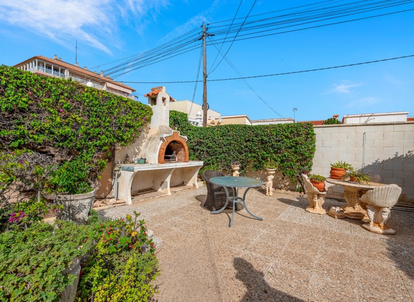 Resale - Villa - Orihuela Costa - Punta Prima