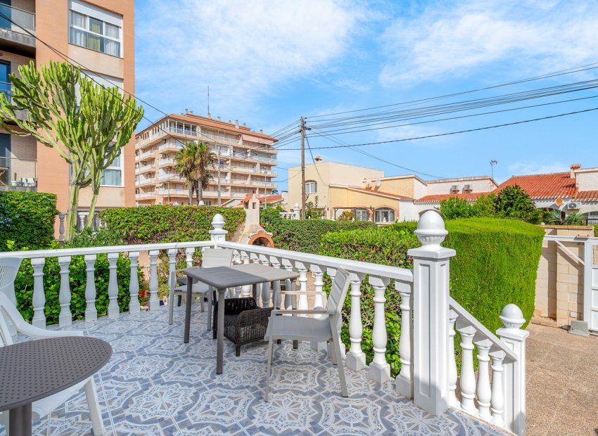 Resale - Villa - Orihuela Costa - Punta Prima