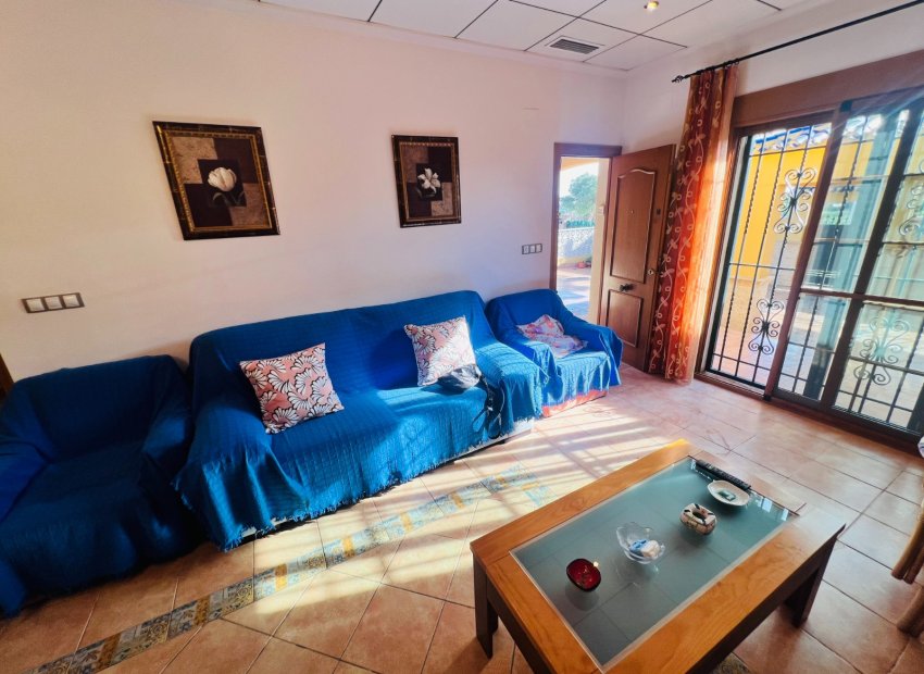 Resale - Villa - Orihuela Costa - Punta Prima